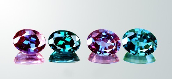 【光によって色が変わる不思議な寶石】 / 4.1ct / アレキサンドライト ★ / 素?cái)常。? カラーチェンジ / ネックレス - BOX付！