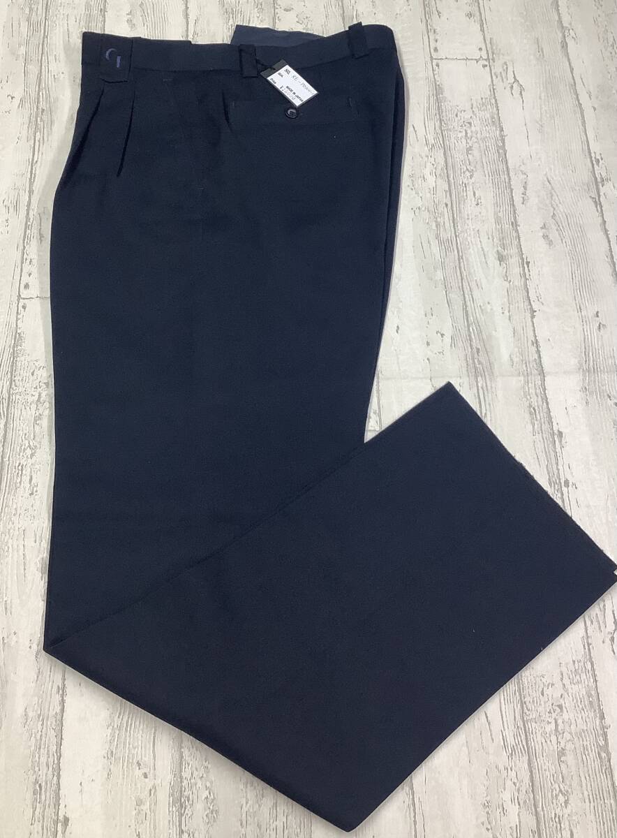 ★新品未使用★ウエスト85cm 定価18,000円　濃紺 ツータック　スラックスパンツ　ポリエステル100％　日本制