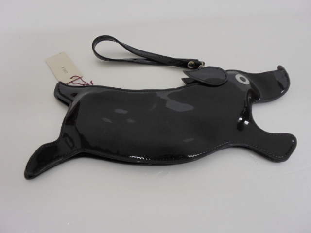 【KCM】sta-701★未使用・保管品★【drap barcelona】犬型 ミニポーチ 小物入れ 持ち手付 ブラック 約29.5×12.5cm エナメル いぬ DOG_画像4