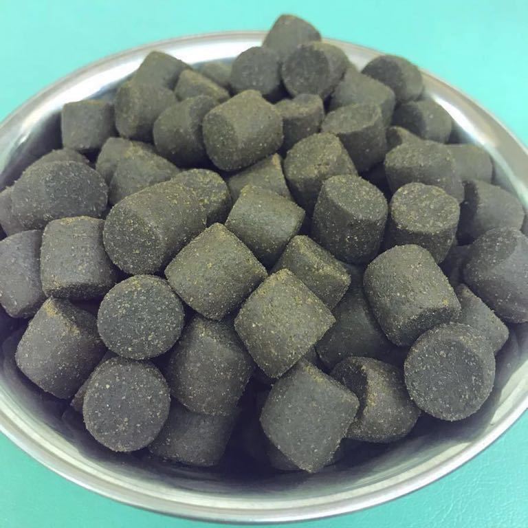 大型魚(yú)も大満足 超特大18㎜ ハイカロリー餌 増?bào)w用飼料 ハマチEPブライト18 1500g 大型魚(yú)に最適なエサです