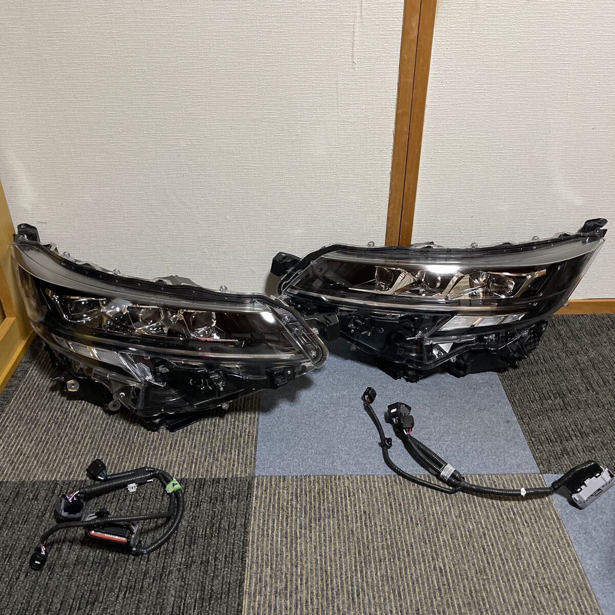 トヨタ 現行 ノア 90系 3眼ヘッドライト CPU メーカーコード