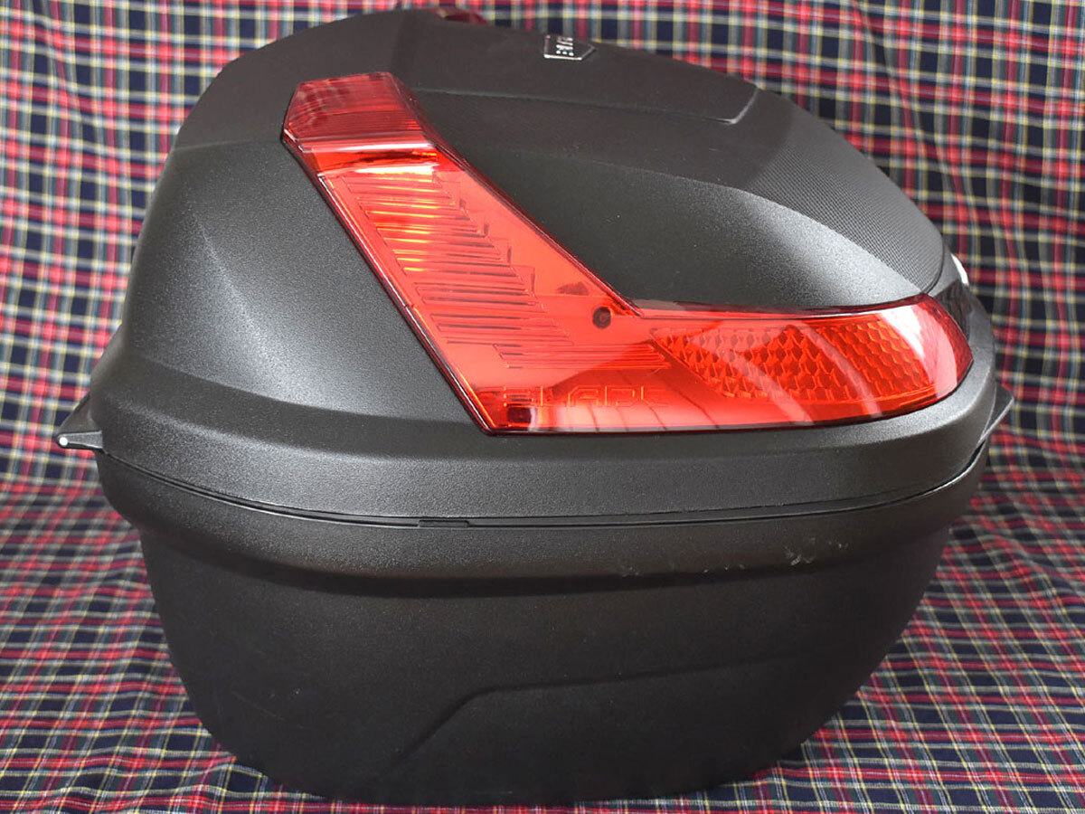 GIVI B47NML BLADE TECH 未涂裝ブラック 47L カギ2本とベースプレート付き モノロックケース パニアケース トップケース ジビ リアボックス