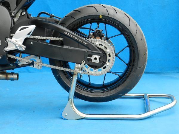 TRIUMPH　リヤスタンド用 アルミボス　T595 デイトナ 675R　スピード ストリート トリプル 765 955i　T100 T120 T140 ボンネビル タイガー