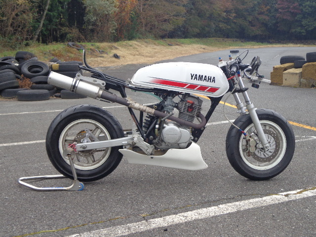 バトルファクトリー アルミ溶接ハンドル 31Φ 垂角 8度。 APE50 APE100 エイプ XR50 XR100 モタード NS-1 モリワキ MH80R _画像1