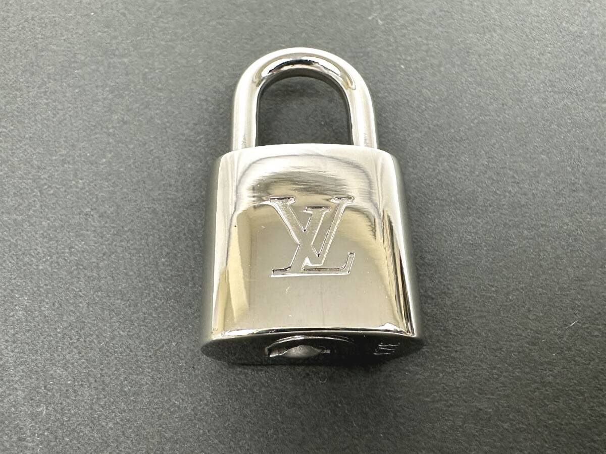 1円～　美品　LOUIS VUITTON　ルイヴィトン　カデナ＆キーセット　SV金具 323