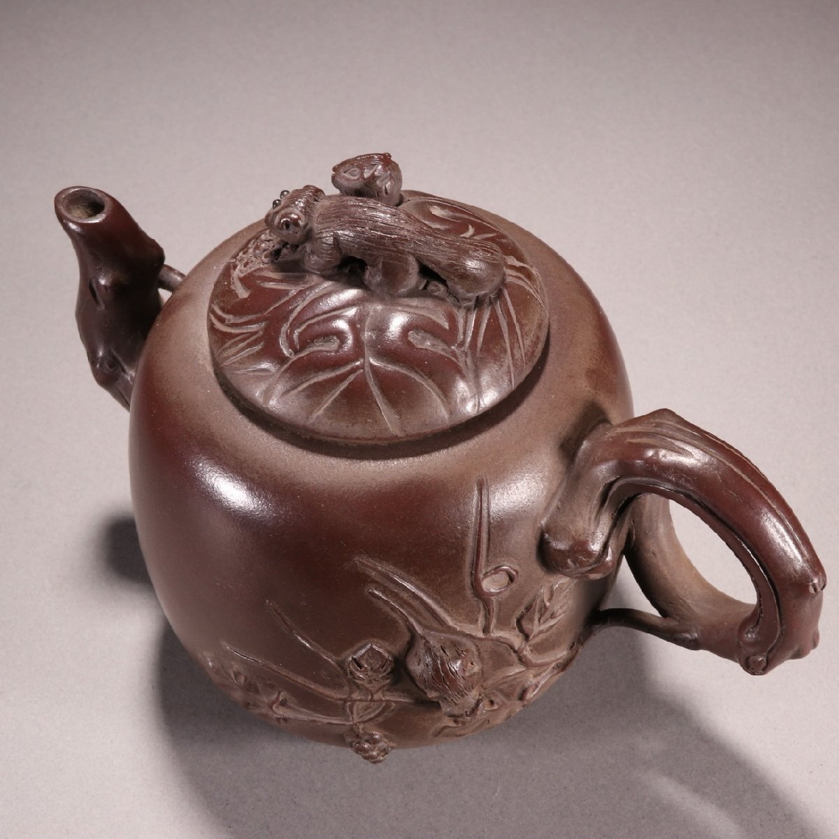 善古堂】某収集家放出品 時代物「周桂林」作 紫砂朱泥 葡萄紋