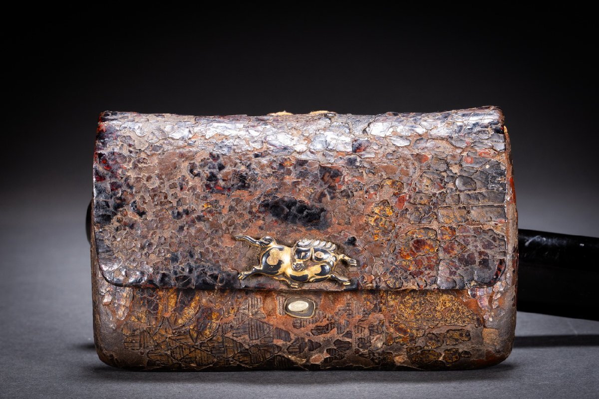 【善古堂】某収集家放出品 江戸時代 黑漆涂 云龍図金蒔絵煙管筒?金唐革煙草入 當(dāng)時物保証 古美術(shù) 骨董品73S01-94S3