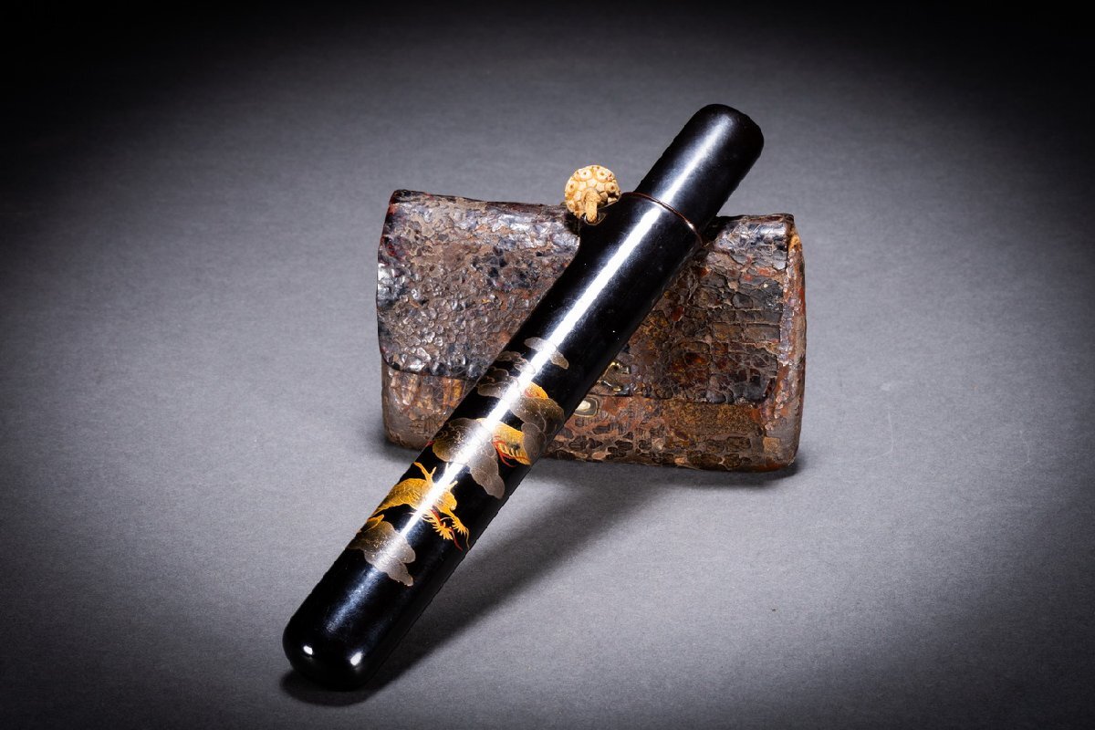 【善古堂】某収集家放出品 江戸時代 黑漆涂 云龍図金蒔絵煙管筒?金唐革煙草入 當(dāng)時物保証 古美術(shù) 骨董品73S01-94S3