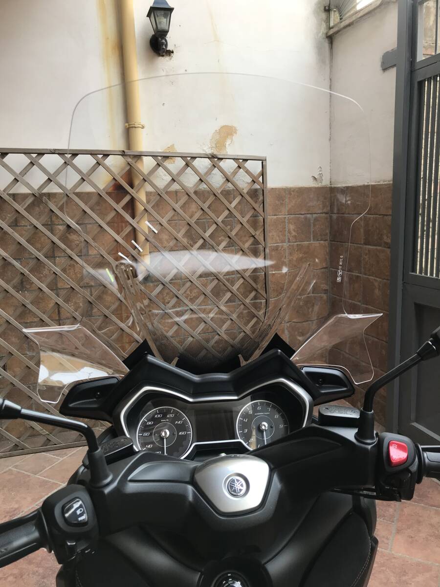 【送料込】GIVI(ジビ) XMAX250(300)用 スクリーン ロングタイプ(73,5 x 64 cm) D2136ST　X-MAX250　X-MAX_画像4