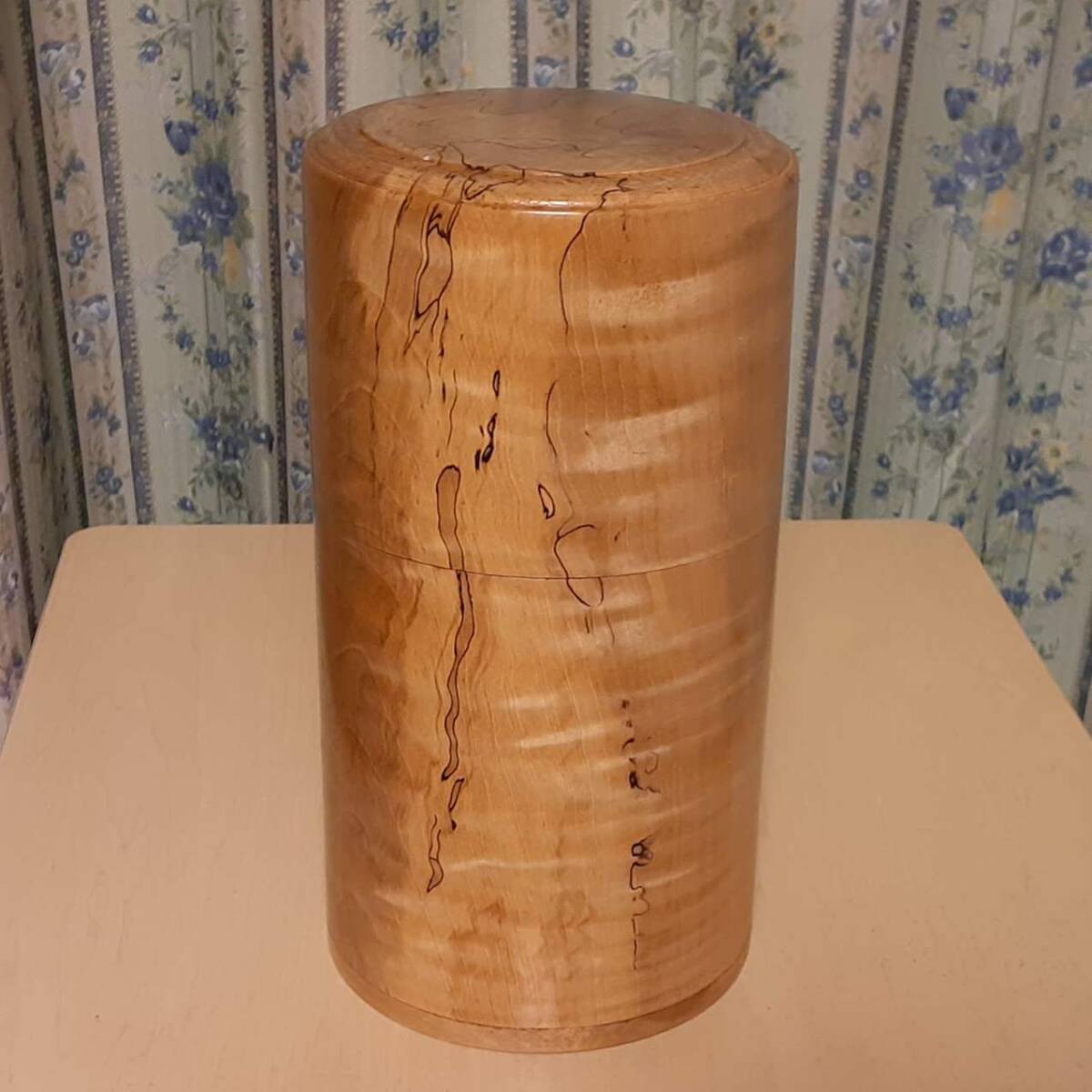 小物入れ 栃(トチ) 幅11cm 高20.7cm 円筒形 茶筒型 手作り 超銘木 小物入れ 栃(トチ) 幅11cm 高20.7cm 円筒形 茶筒型 手作り 木製 超