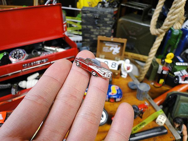 世界の名車　ピンバッジ?。?56ベルエア）　アメリカ雑貨　アメリカン雑貨
