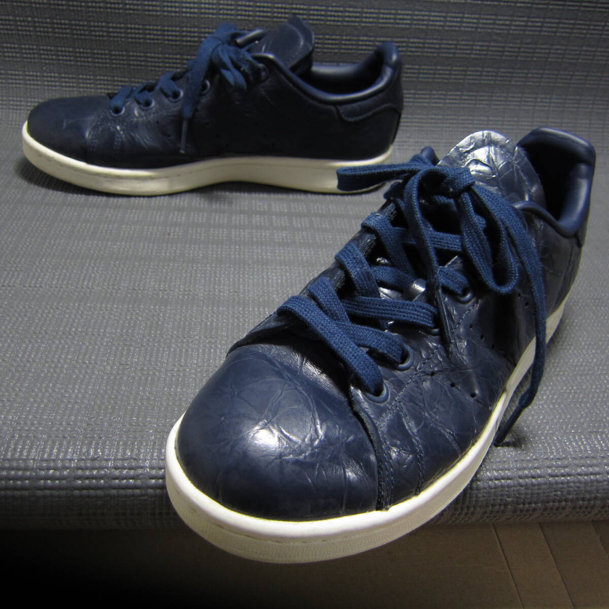 WMNS STAN SMITH BB5163 (カレッジネイビー/カレッジネイビー/オフホワイト)