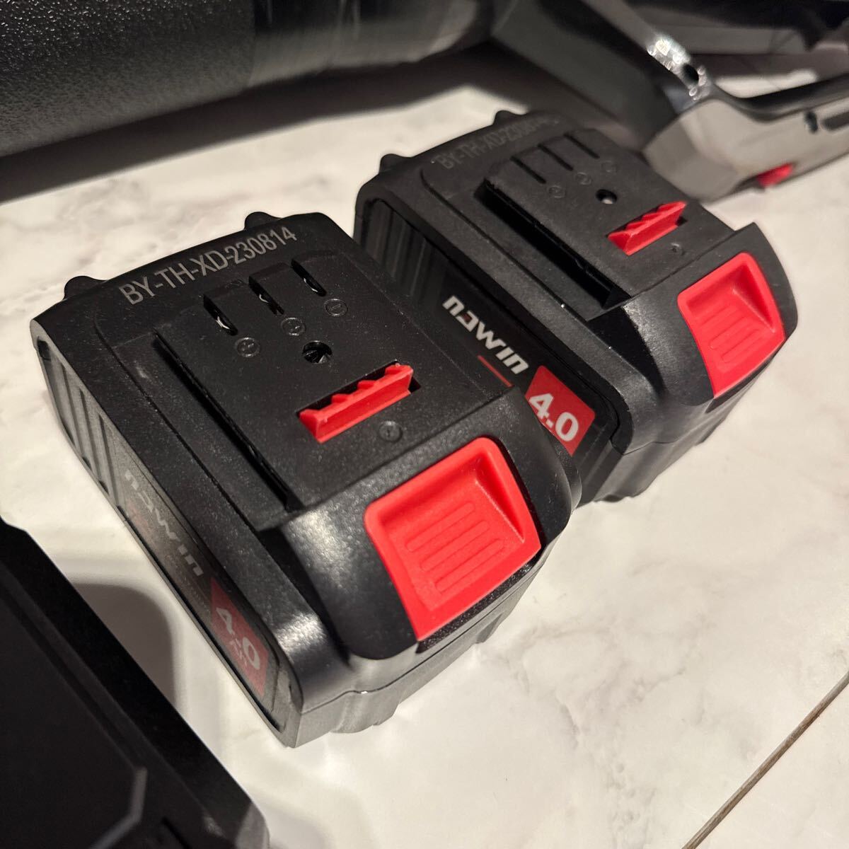 ナウィン リーフブロワー ブロアー 充電式ブロワー コードレス 4.0Ahバッテリー２つ 二段変速 風(fēng)速22-40m/s 超大風(fēng)量 落ち葉 洗車 NA-20BFJ
