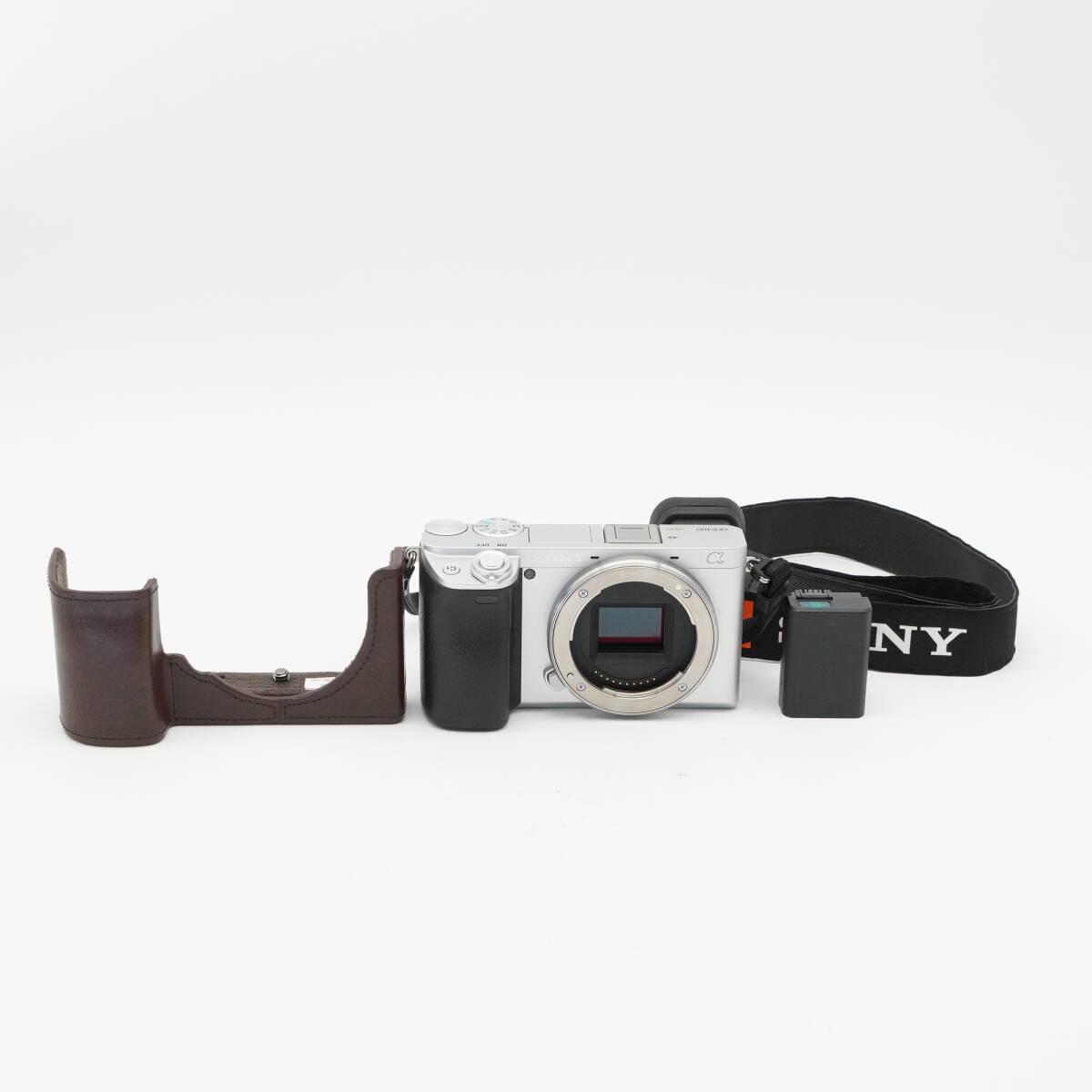  прекрасный товар SONY Sony α6400 shutter число 597 раз серебряный беззеркальный однообъективный #AA4885