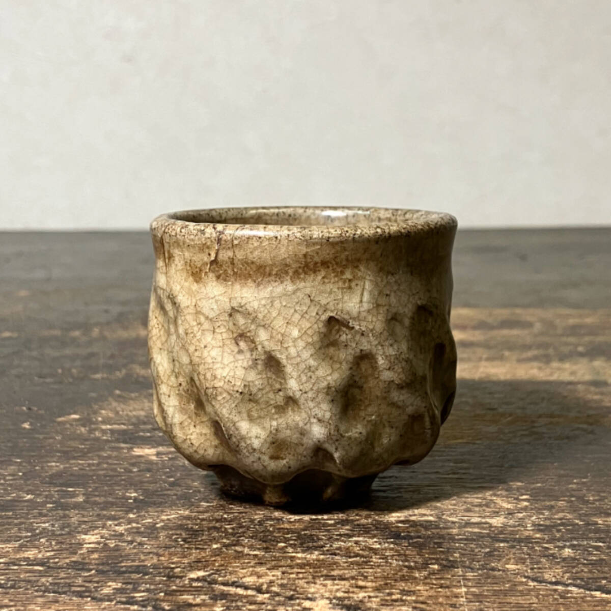京都⑥ 古い相馬焼 走り馬 ぐい呑み 高さ：5.9cm 幅：6.4cm 酒器