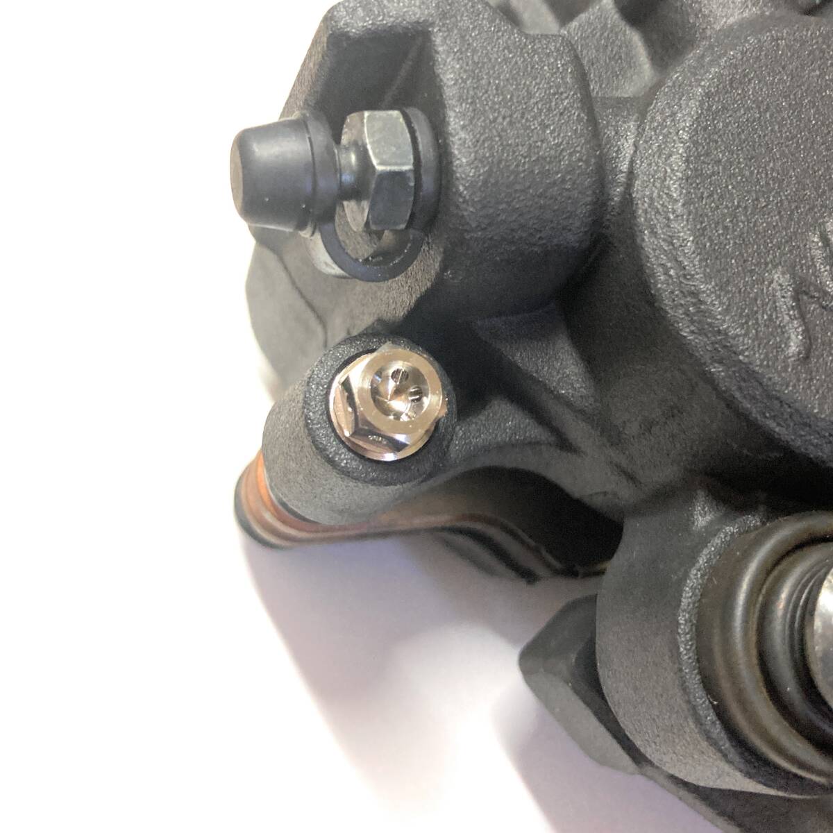 73mm 64チタン ブレーキパッドピン ニッシン CR125R XR230 XR250 XR400 NSR250R YZ125X YZ250X YZ250FX KX250F Dトラッカー キャリパー
