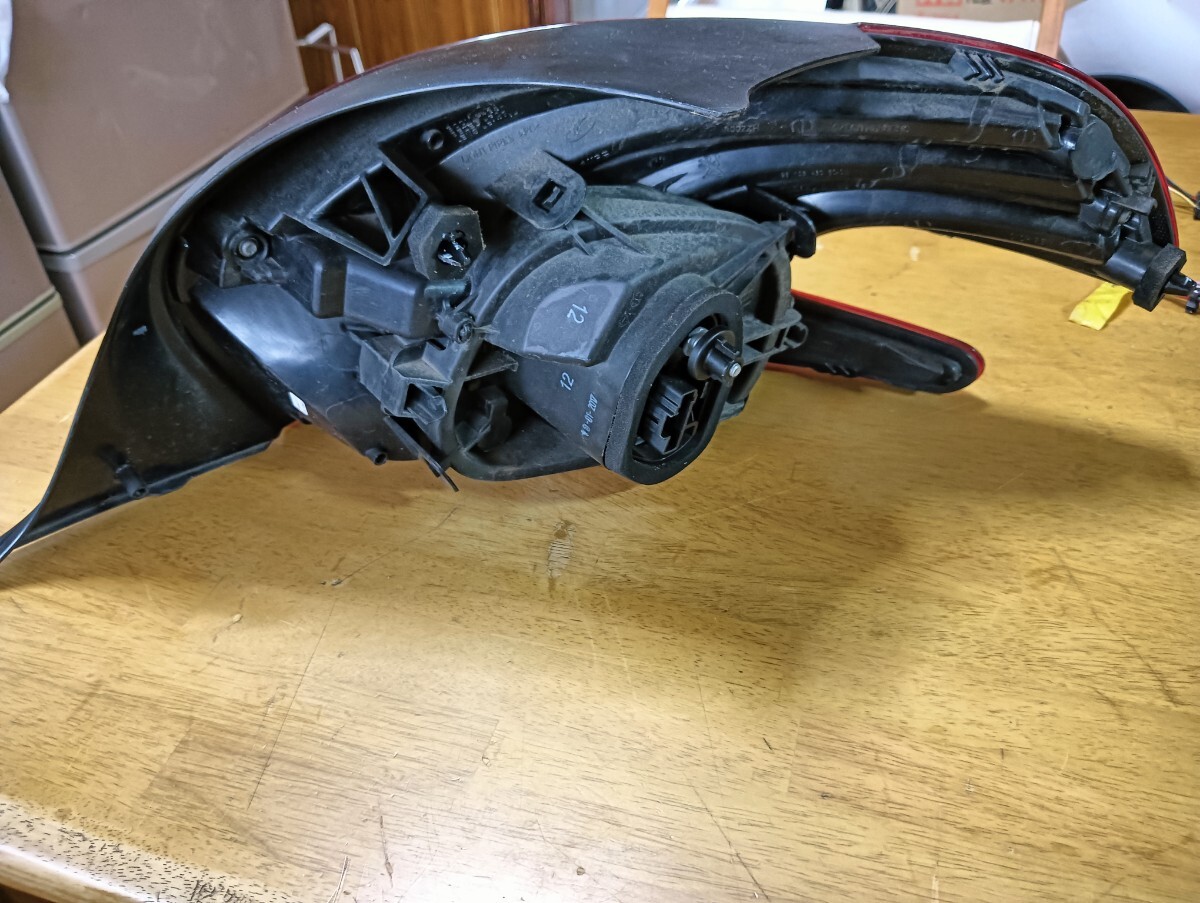 3915126■ プジョー 208 / PEUGEOT純正 テールランプ 左側(cè) ■ 美品 A9HN01 pure TECH A9? 點(diǎn)燈OK テールライト