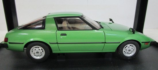 ■【訳あり品】 AUTOart 1/18 マツダ サバンナ RX-7 (SA) マッハグリーン?メタリック MAZDA SAVANNA オートアート ミニカー