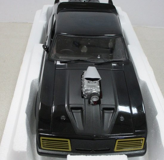 ■ AUTOart 1/18 マッドマックス 2 ザ?ロード ウォリアー 『インターセプター』 ミニカー オートアート