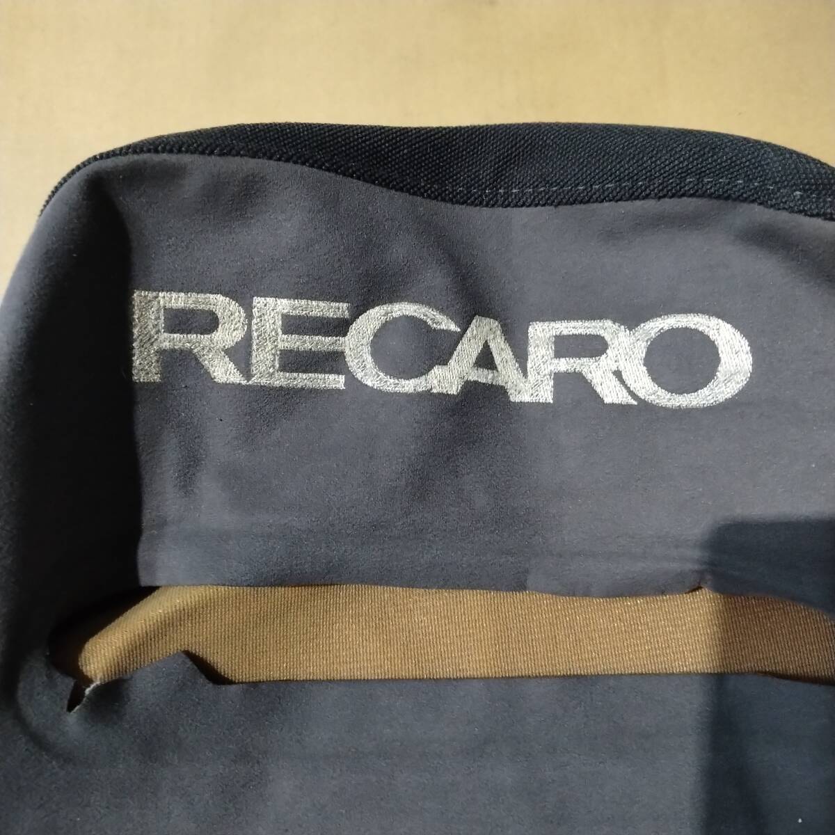 レカロロゴ部分