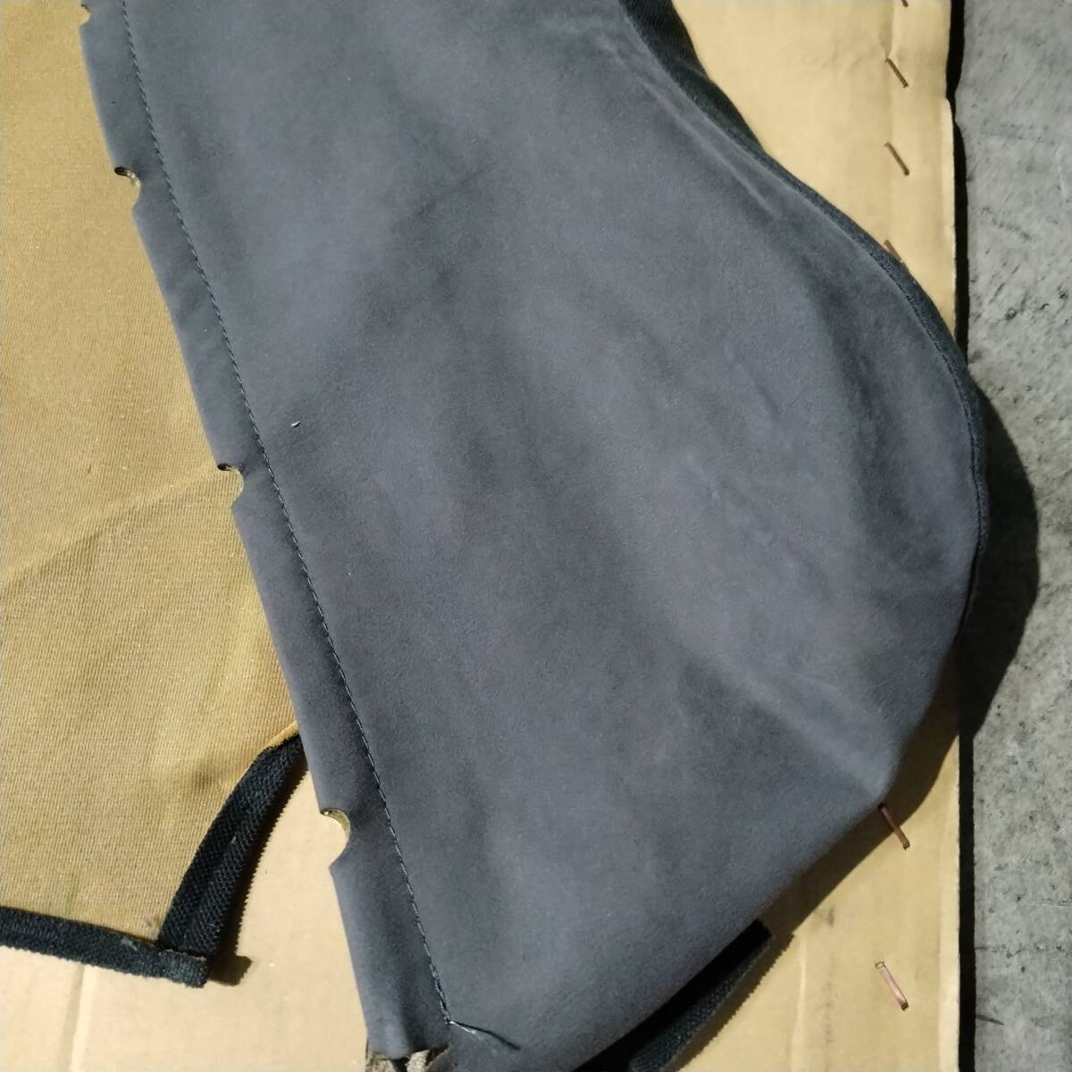 左脇部分破れなし