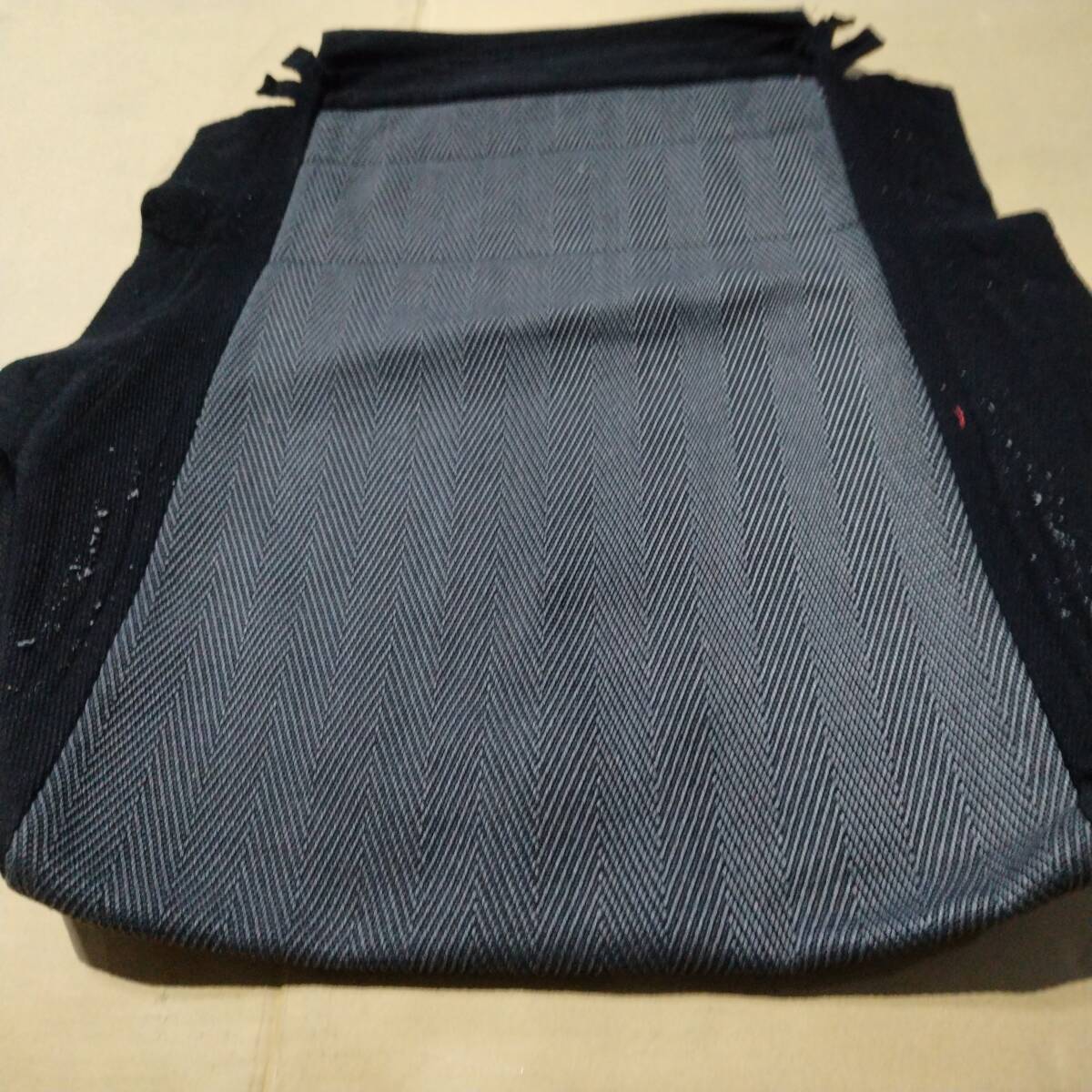 座面生地前部取付部分欠品