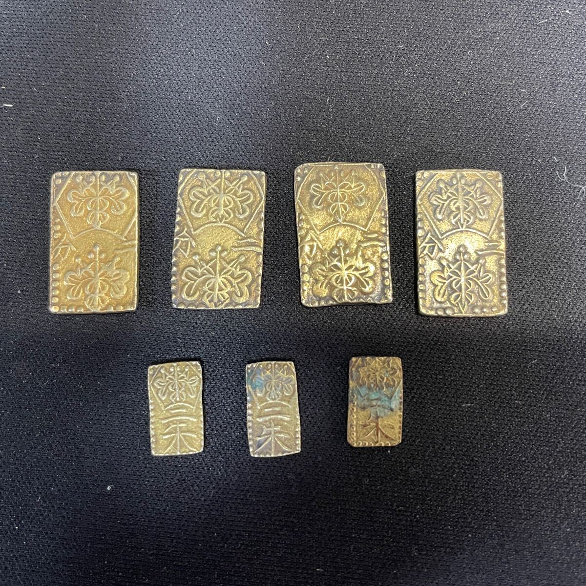 ni) 安政二分判金(安政二分金)4枚 ・二朱判金(ニ朱金)3枚 計 ni) 安政二分判金(安政二分金)4枚 ・二朱判金(ニ朱金)3枚 計