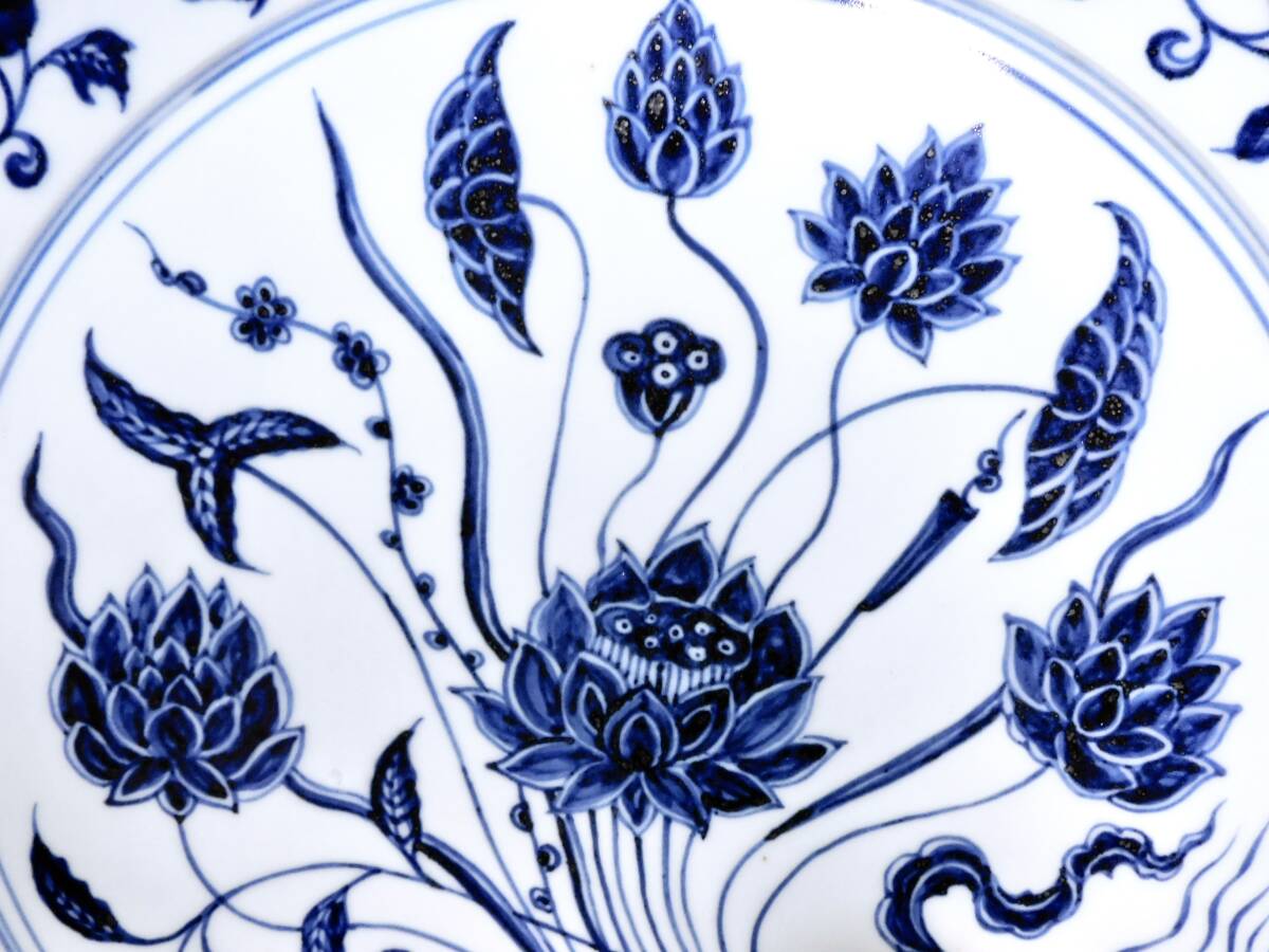 明時(shí)代　染付蓮花文大皿　明　Sotheby’s 永楽　宣徳