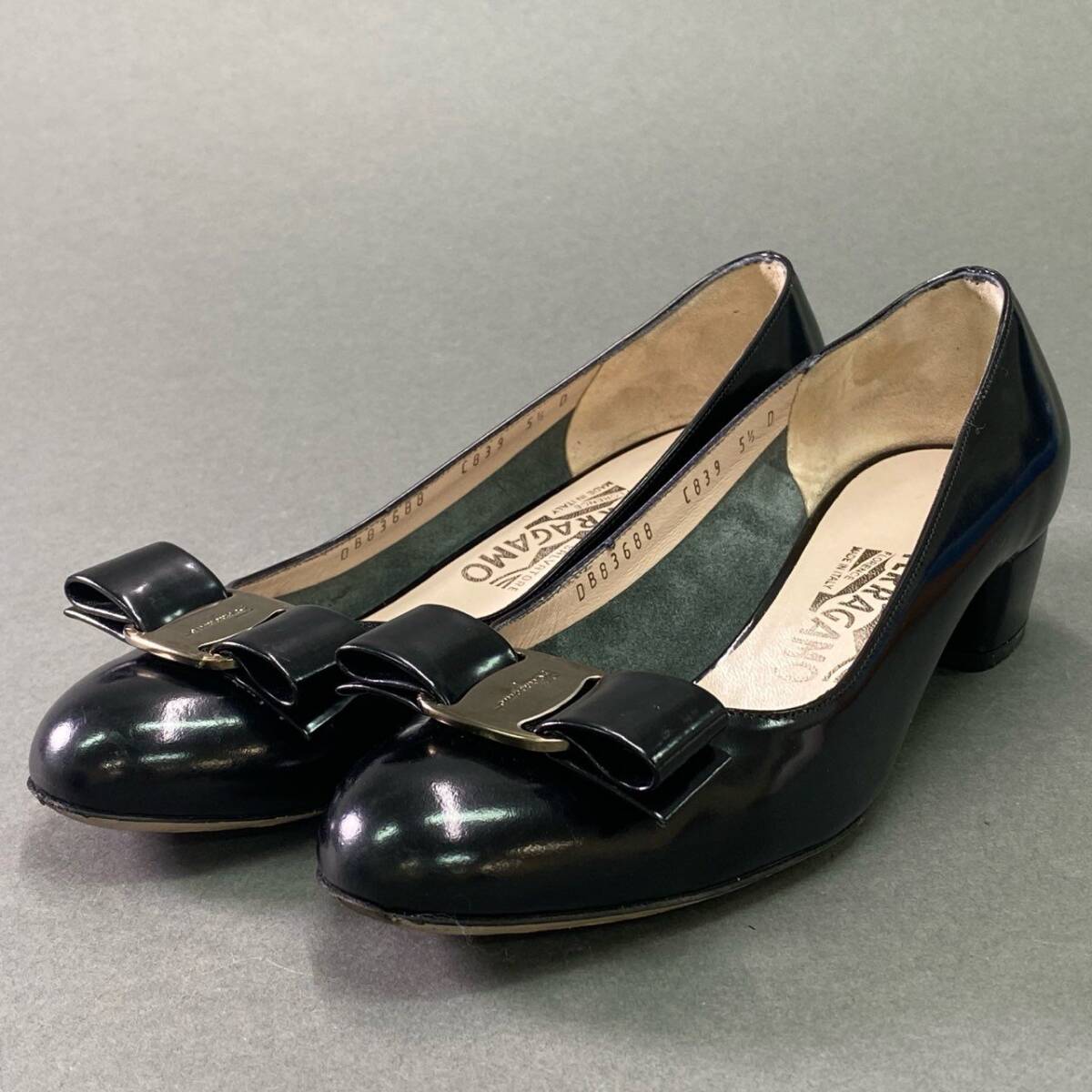 2e12 《美品》 Salvatore Ferragamo サルヴァトーレ フェラガモ VARA ヴァラリボン レザーパンプス 5 1/2 Leather シューズ イタリア制