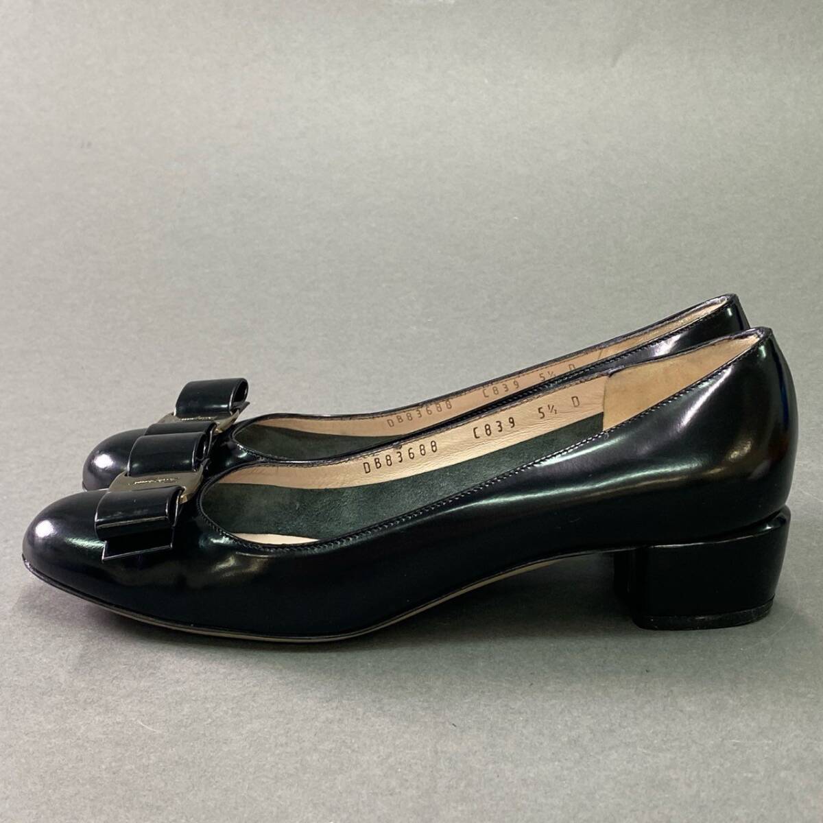 2e12 《美品》 Salvatore Ferragamo サルヴァトーレ フェラガモ VARA ヴァラリボン レザーパンプス 5 1/2 Leather シューズ イタリア制