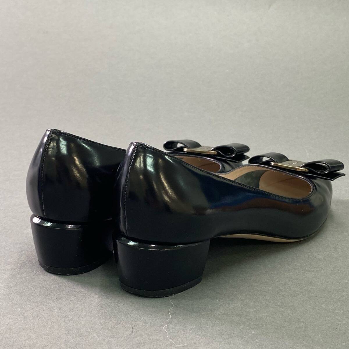 2e12 《美品》 Salvatore Ferragamo サルヴァトーレ フェラガモ VARA ヴァラリボン レザーパンプス 5 1/2 Leather シューズ イタリア制