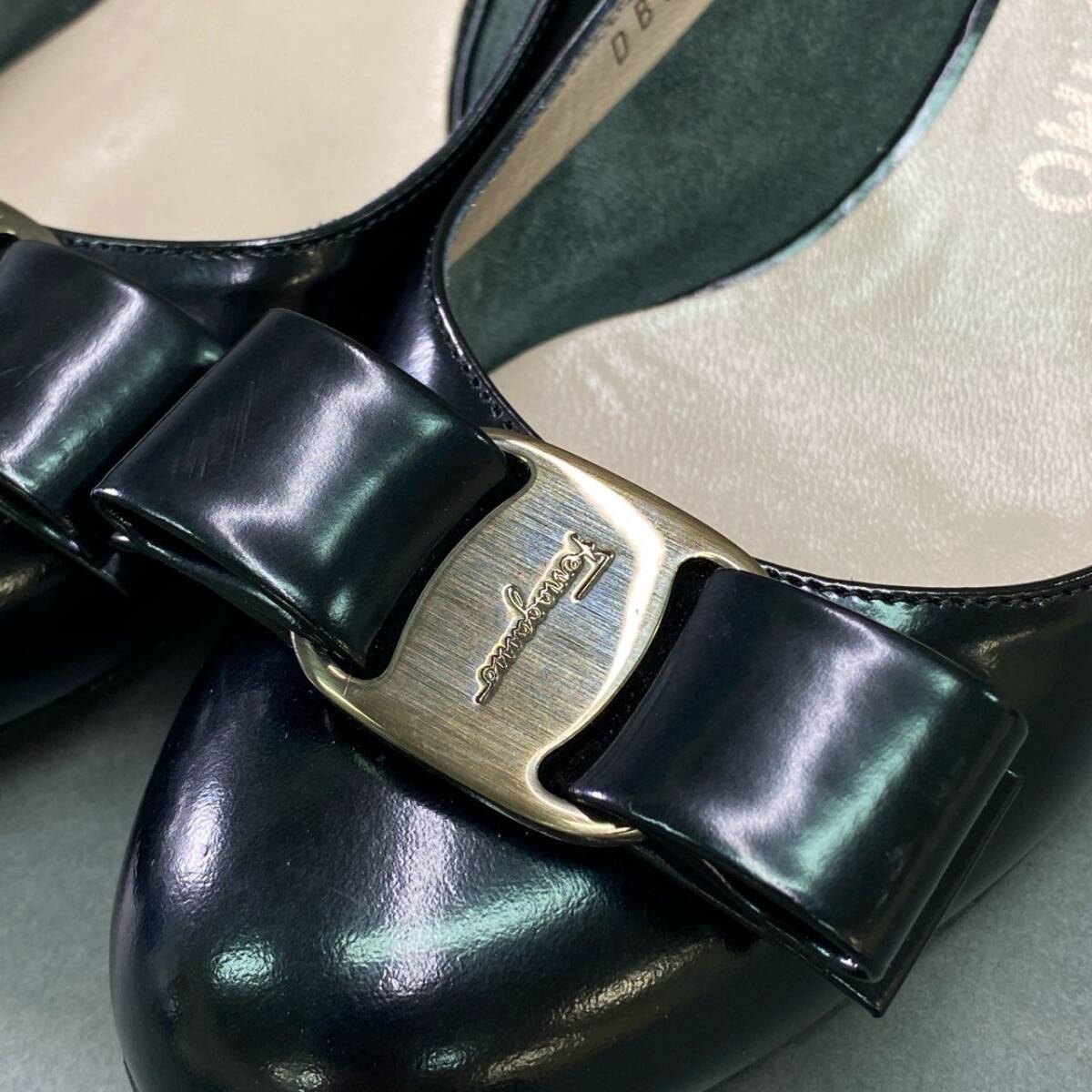 2e12 《美品》 Salvatore Ferragamo サルヴァトーレ フェラガモ VARA ヴァラリボン レザーパンプス 5 1/2 Leather シューズ イタリア制