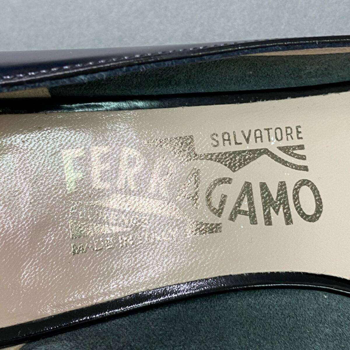 2e12 《美品》 Salvatore Ferragamo サルヴァトーレ フェラガモ VARA ヴァラリボン レザーパンプス 5 1/2 Leather シューズ イタリア制