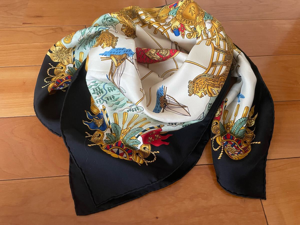 美品 hermes エルメス カレ90 船デザイン シルクスカーフ 黒×白 美品 hermes エルメス カレ90 船デザイン シルクスカーフ 黒×白
