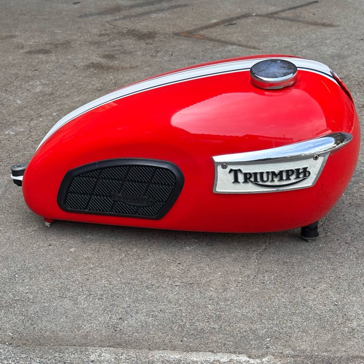 トライアンフ TRIUMPH T120 フューエル フューエルタンク ガソリンタンク ユニット ボンネビル 650 _画像1