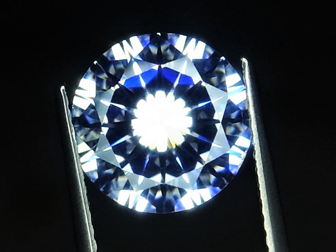 3.32ct 8mm 究極のExcellent cut 大粒キュービックジルコニア 理想的なラウンドブリリアンカット 人の手が一切觸れていない完全未使用品