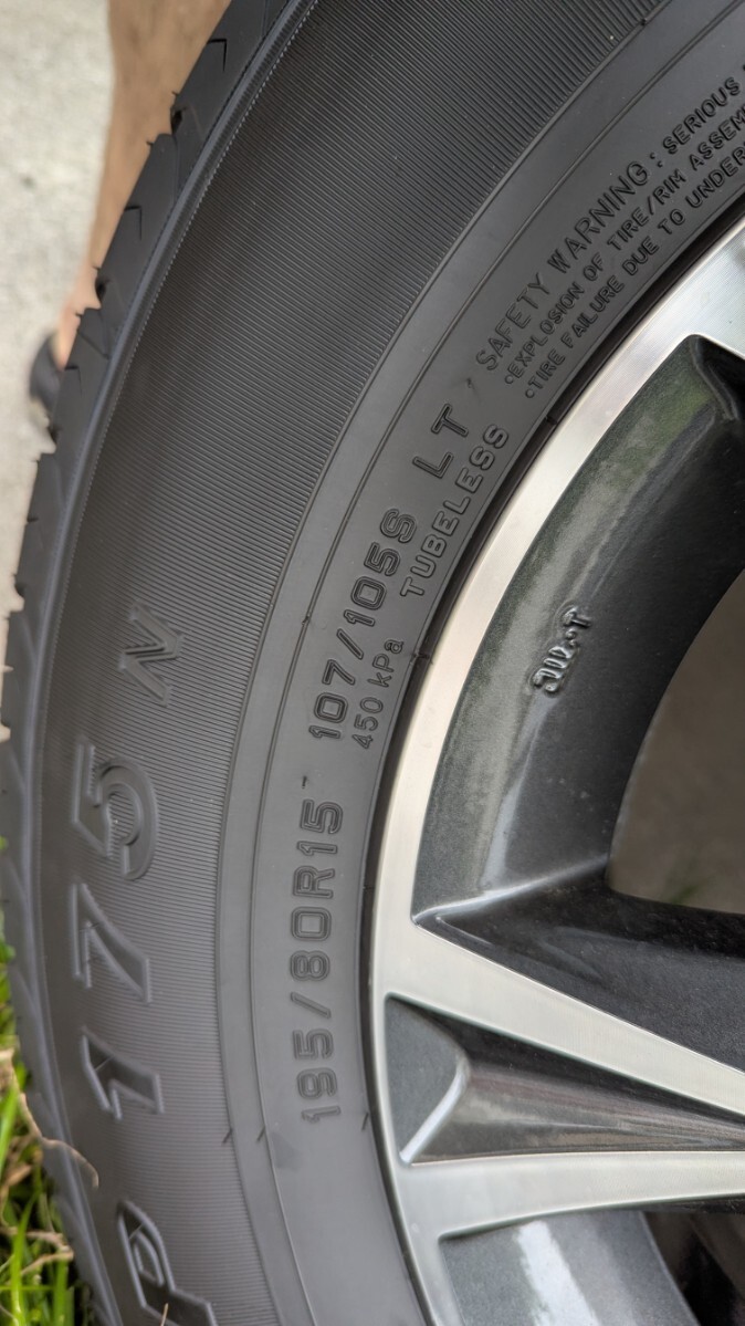 ハイエース純正オプションホイール　ダークプライムS 新車外し ハイエース純正オプションホイールダークプライムS 新車外し