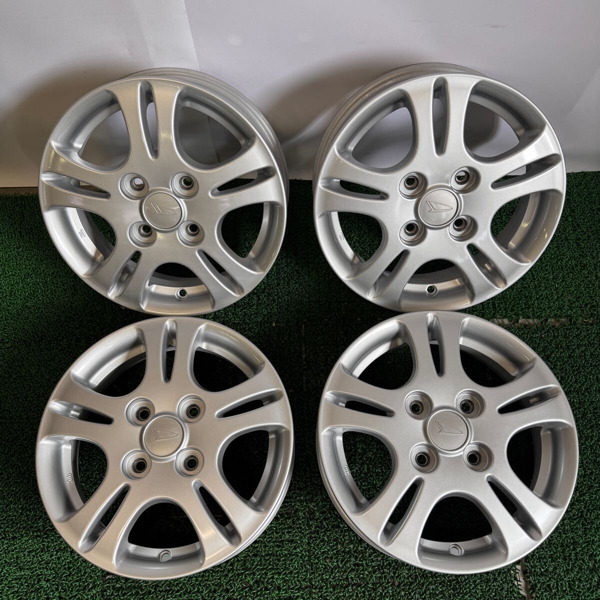 【中古】ダイハツ 純正アルミホイール 13インチ 4J+40 100-4H ハブ徑約54mm 再涂裝4本