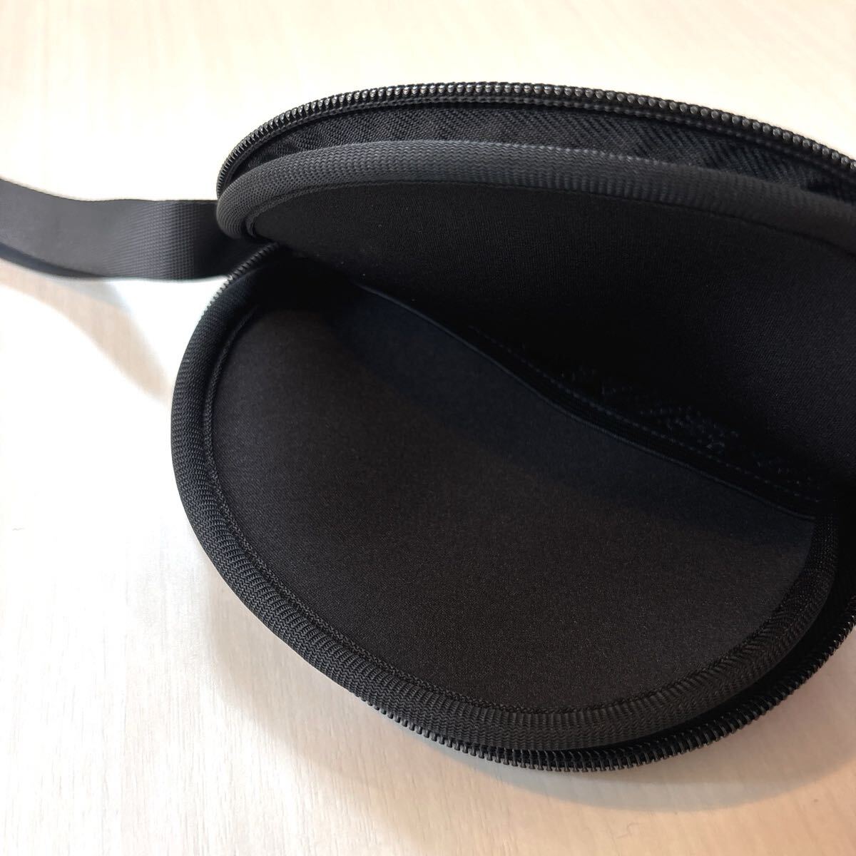 ヘッドセット収納バッグ SBR 有線/無線ヘッドセット用 ソフトネオプレン素材 Sony,Bose,Beats等の折り畳み式オーバーイヤー/ネックバンド型