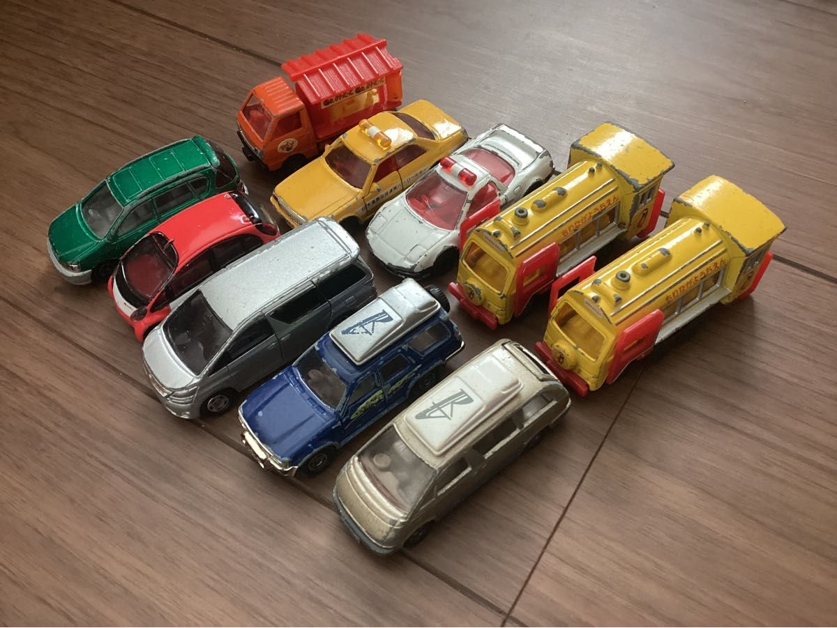 トミカ バスやトラック、タクシー、乗用車、救急車、消防車など いろんな車体セット トミカ バスやトラック タクシーや乗用車 救急車や消防車など