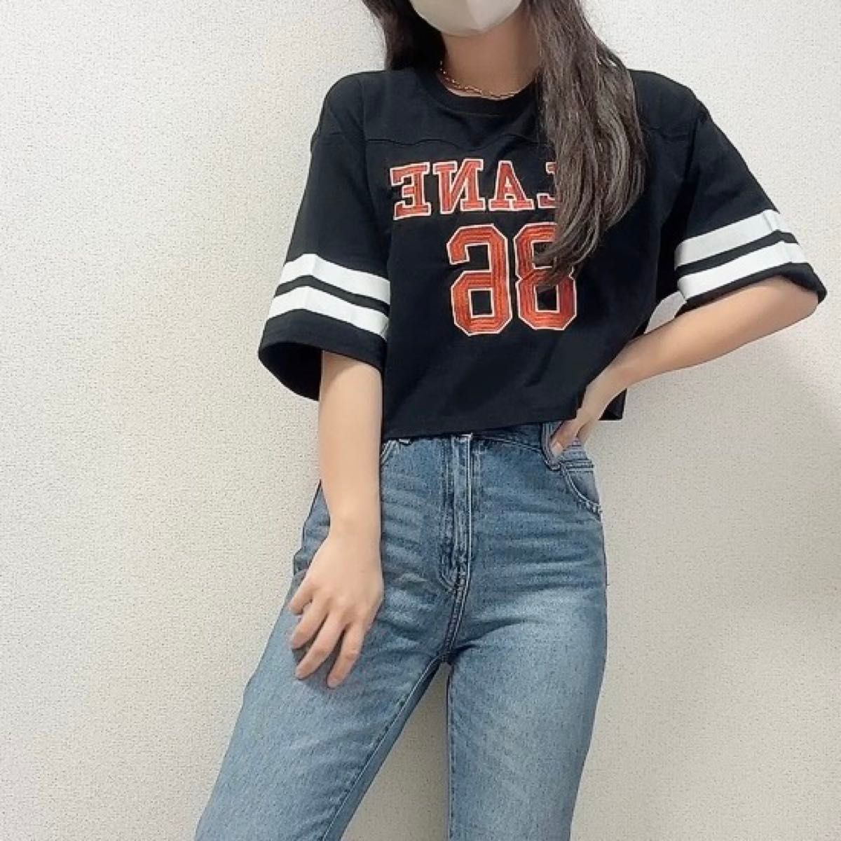 クロップド丈ロゴTシャツ