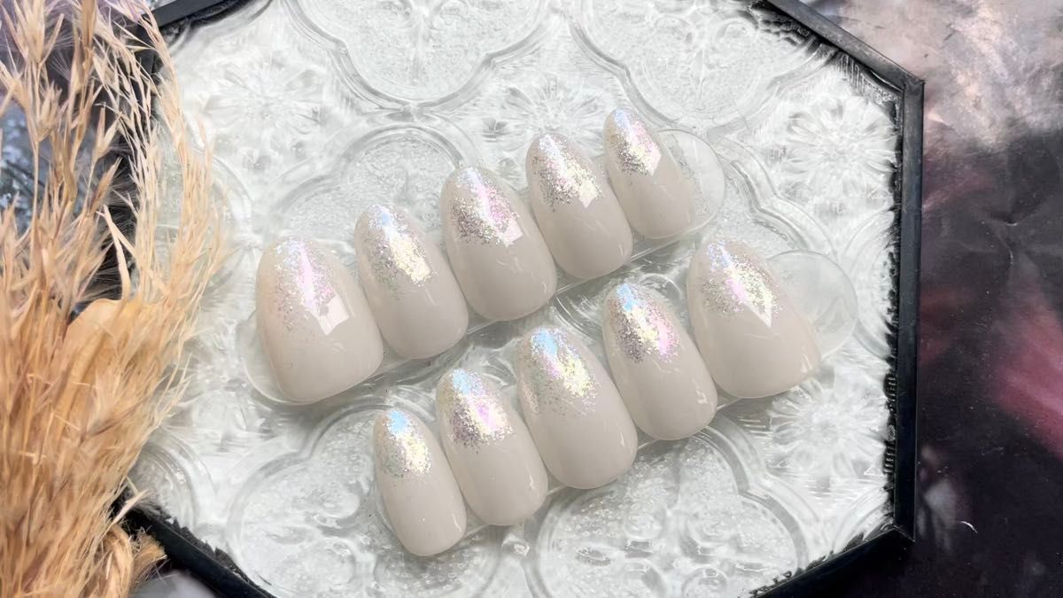 即日発送!ネイルチップ ニュアンスネイル ラメネイル オーロラネイル ホワイトオーロララメ系