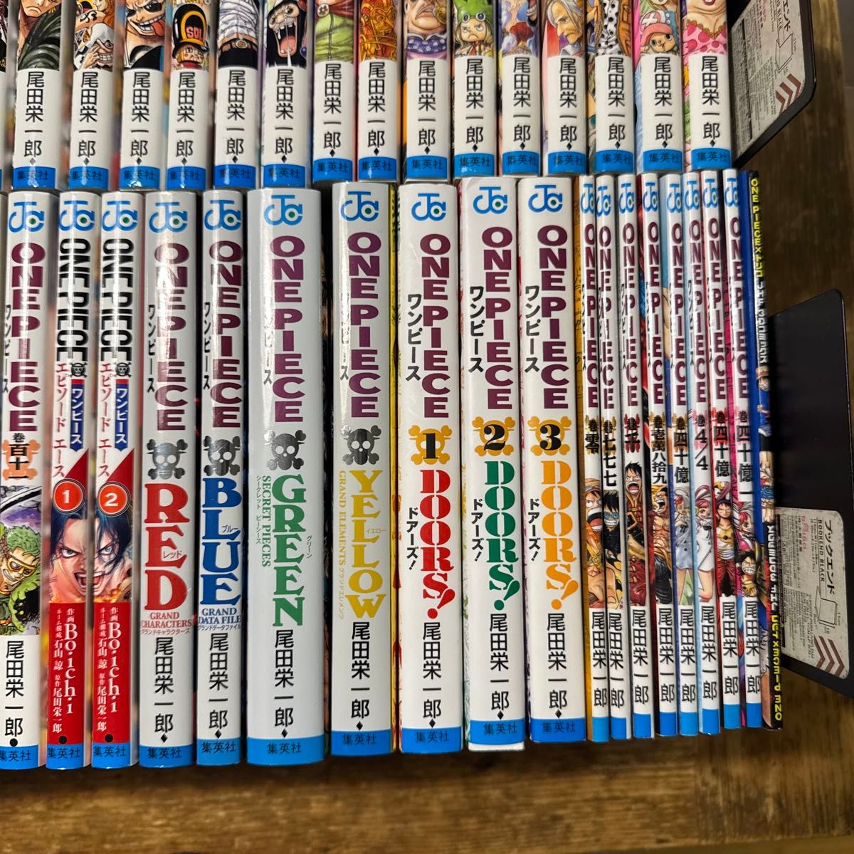 良品 ワンピース 1〜111巻 ウォンテッド 関連本多数 全巻セット 良品 ワンピース 1〜111巻 ウォンテッド 関連本多数 全巻セット