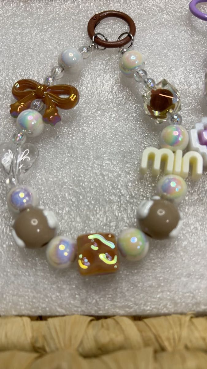 57番ハンドメイドアクセサリー 手書きアクリルビーズキーホルダー 2個セット