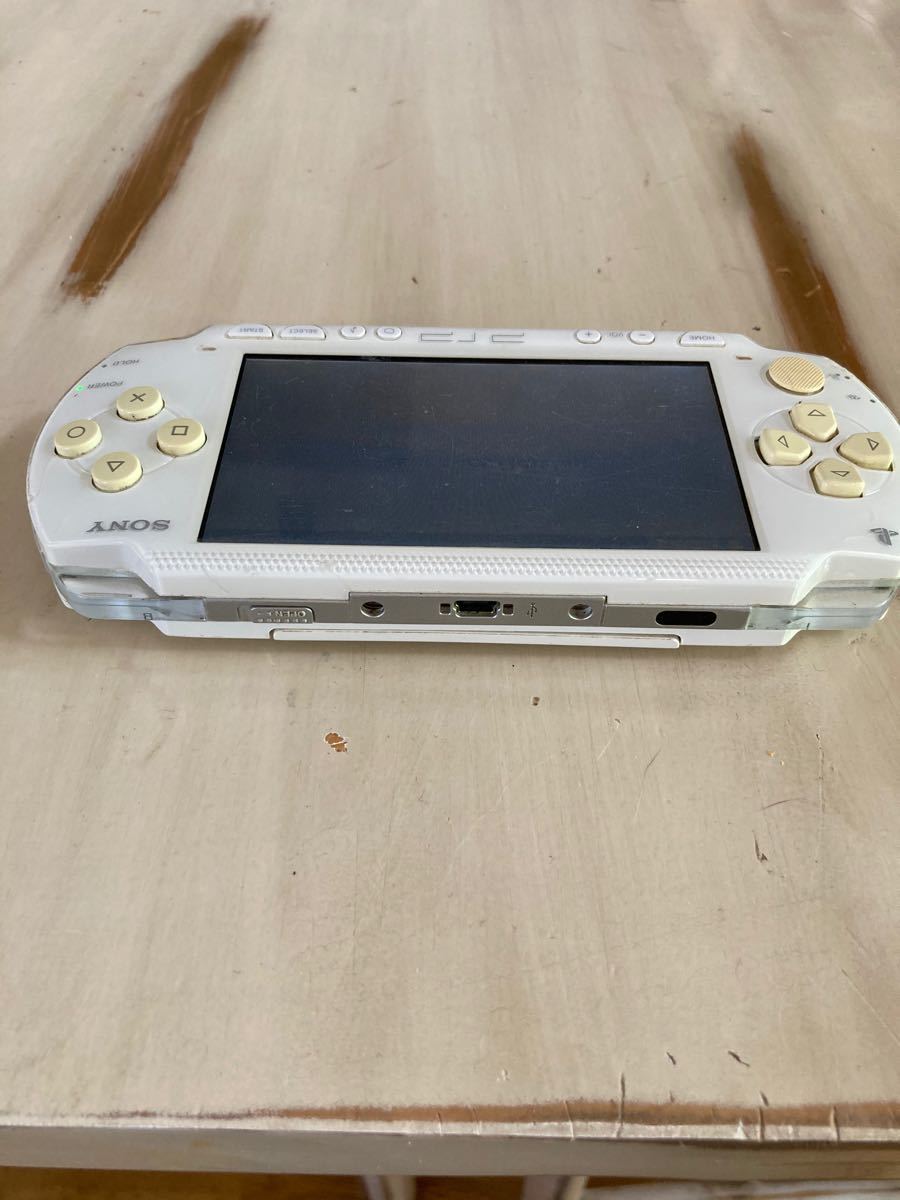 PSP 1000 本体 中古 充電ケーブル付き SONY        ホワイト　ジャンク品