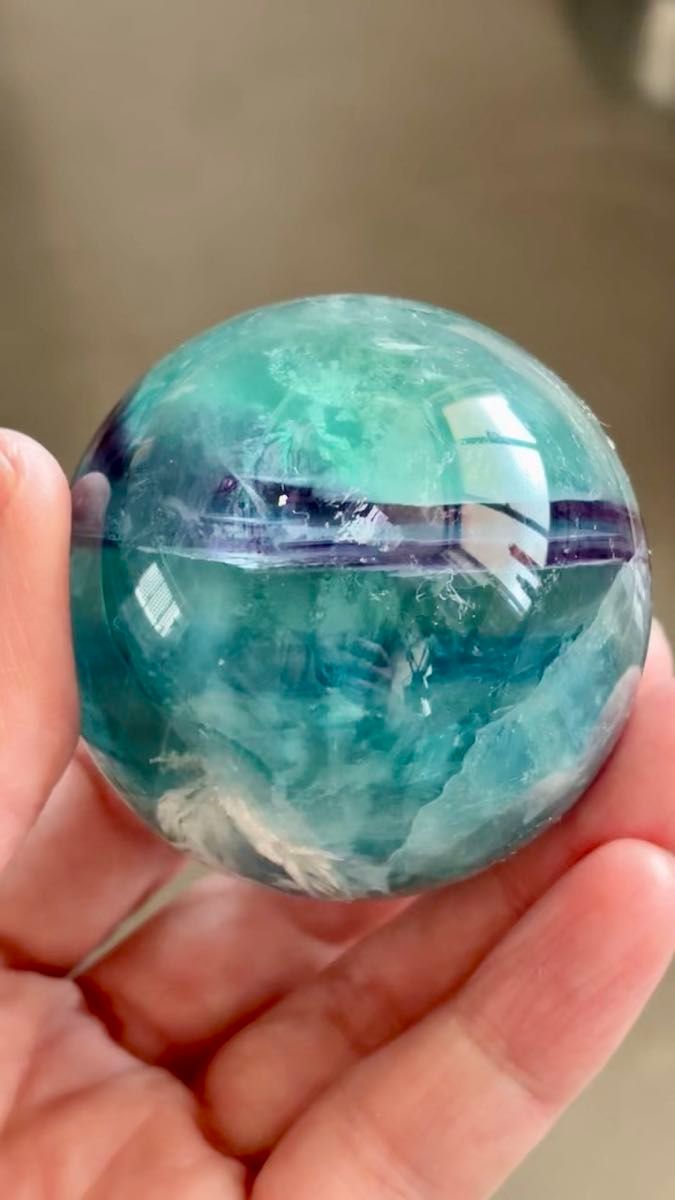フェザーブルーグリーンフローライト スフィア 5.6cm 丸玉 透明感 虹入り とても綺麗 天然石 パワーストーン 天然石