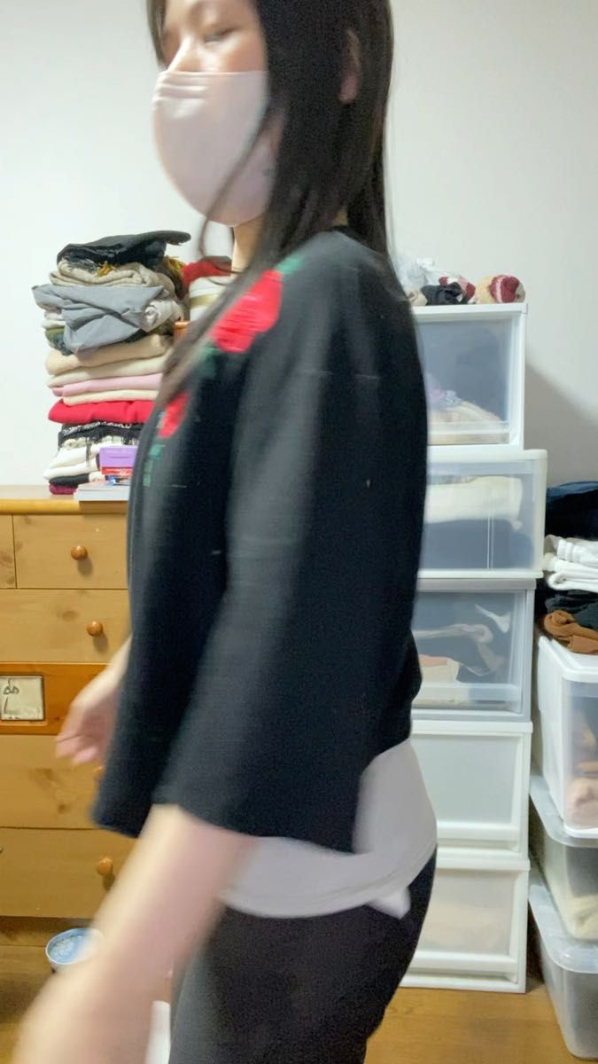 h&m カットソー 黒 薔薇柄