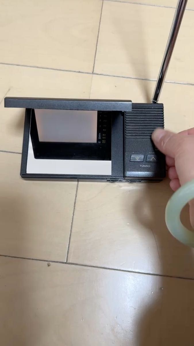 CASIO TV-45 テレビ 1986年製の今とは珍しいポータブルTVです。(ジャンク品 /詳細は不明です/動作未確認)