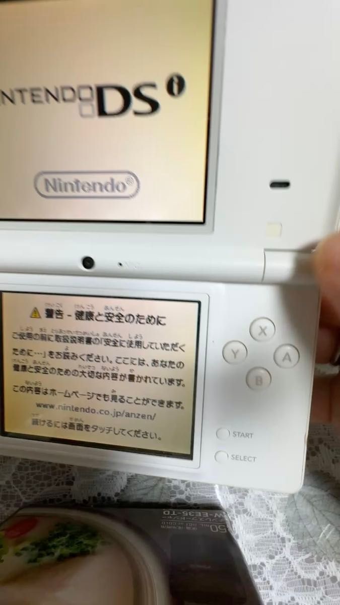 @中古 Nintendo 任天堂 ニンテンドーDSi (バッテリーの状態不明です)タッチペンは付属しません。(簡易動作確認済み)