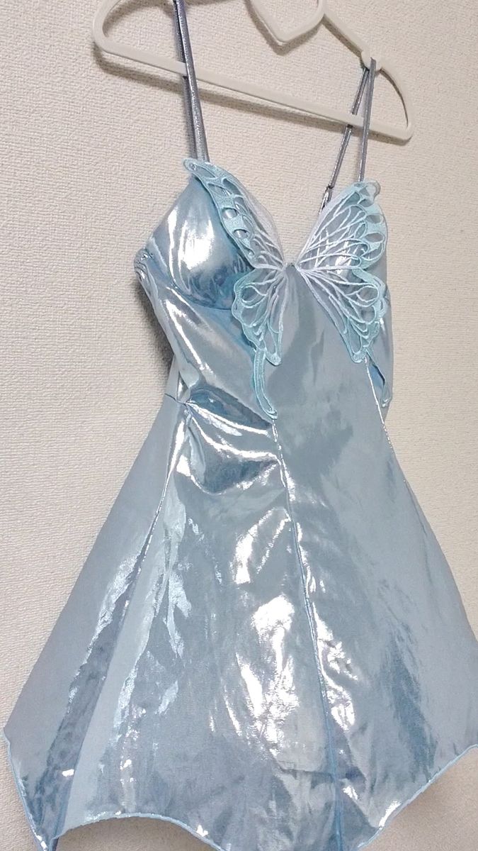 パールチェーンディテール付き キラキラ Vネックスリップドレス 妖精ちゃん